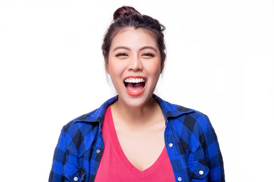Smile Makeovers: The Role of Crowns in Cosmetic Dentistry — article cover